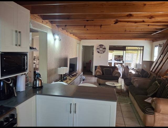 4 BEDROOM FREEHOLD FOR SALE IN RAVENSWOOD